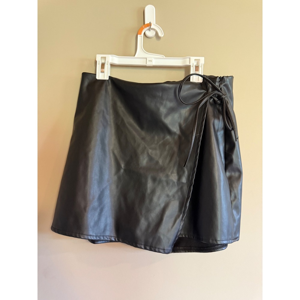 Ci‎ Sono Black Faux Leather Wrap Skort Tie Front Mini Skirt Style Black L